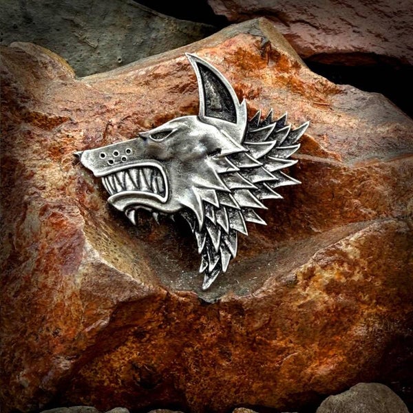 Wolf head pin