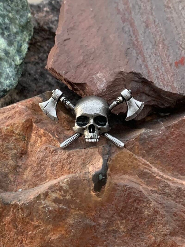Skull and Crossaxe Pin Badge Pirate Lumberjack