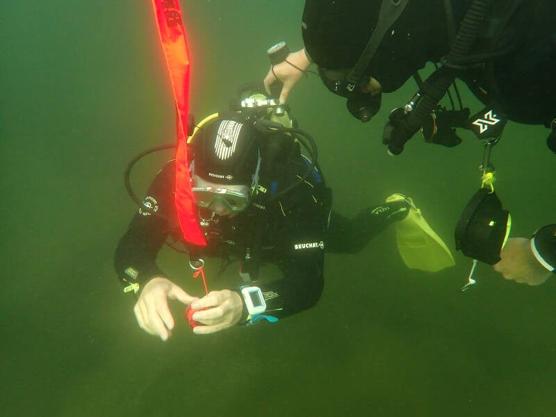 PADI Delayed Surface Marker Buoy