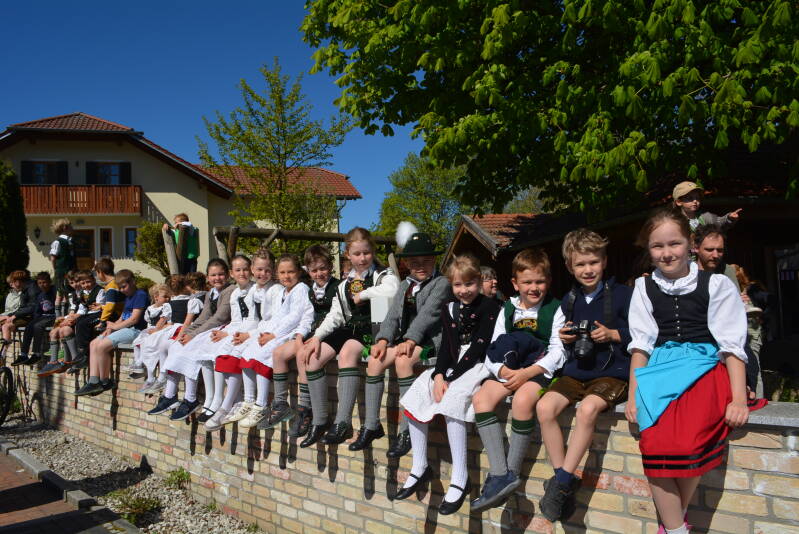 Maibaumaufstellen in Antersdorf