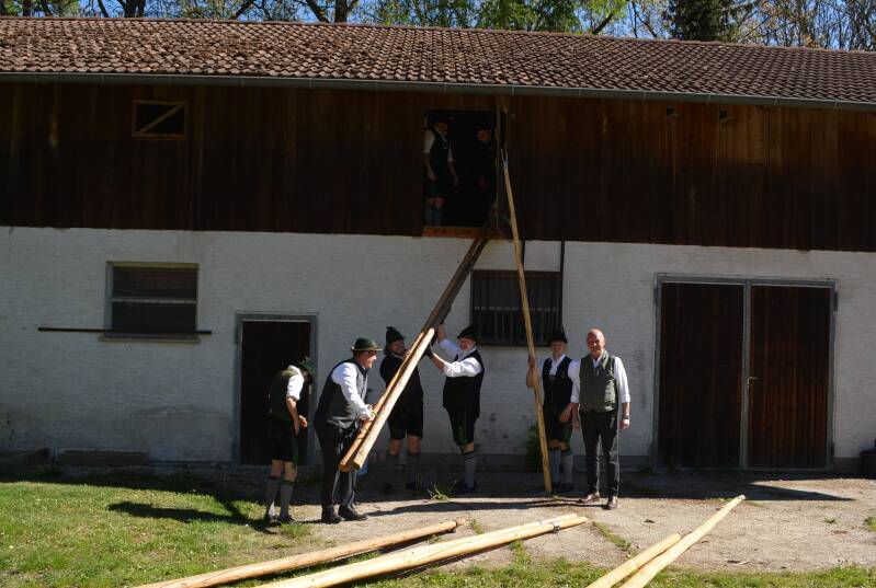 Maibaumaufstellen in Antersdorf