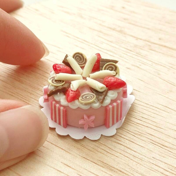 Roze taartje met choco en aardbeien