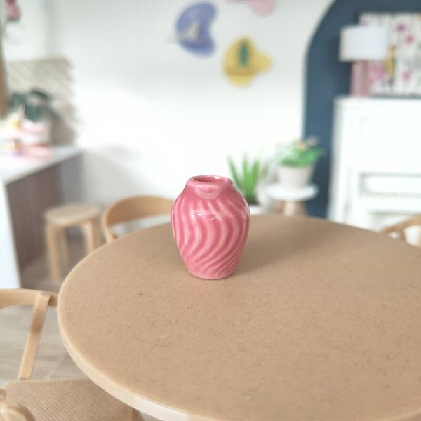 Vaasje keramiek donker roze