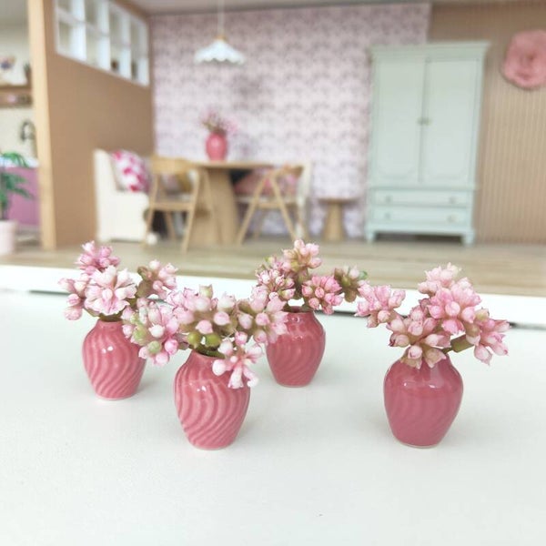 Vaasje keramiek donker roze met bloemen