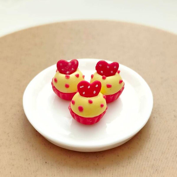 Vanille cupcakes met rood hartje