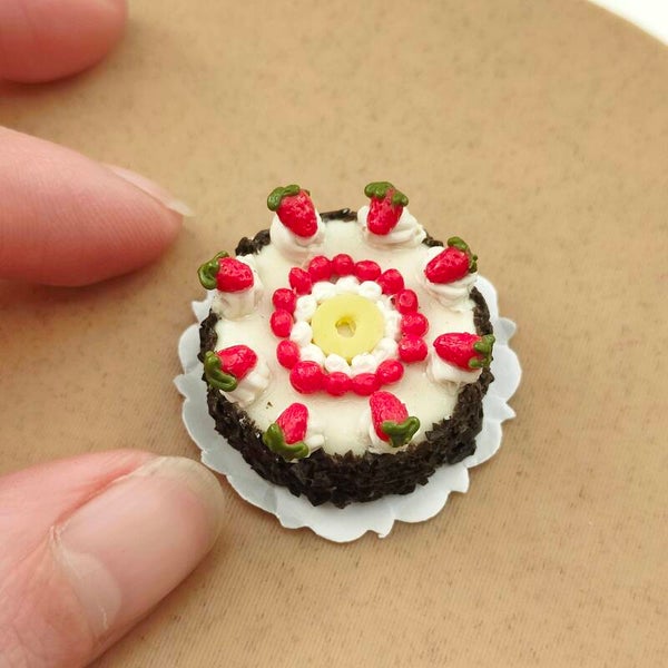Slagroomtaart met aardbeien