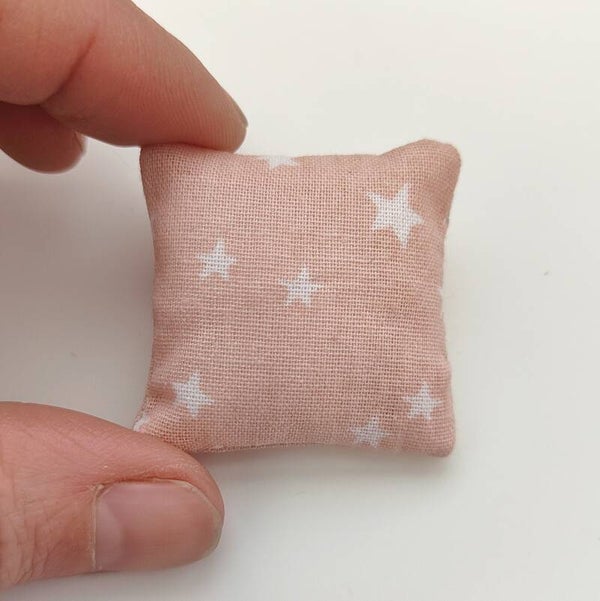 Kussentje zalm met witte sterren