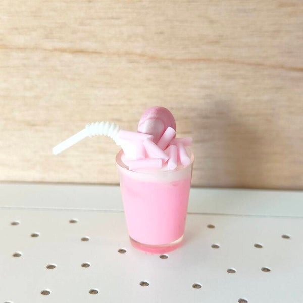 Smoothie roze met gebogen rietje