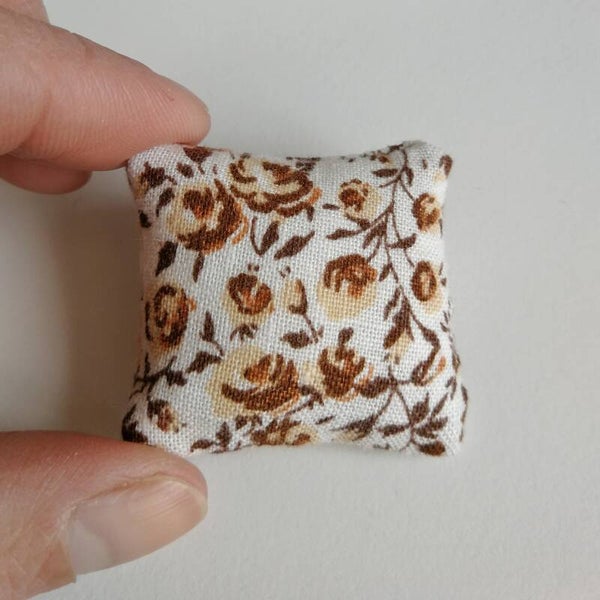 Kussentje Roosjes Bruin