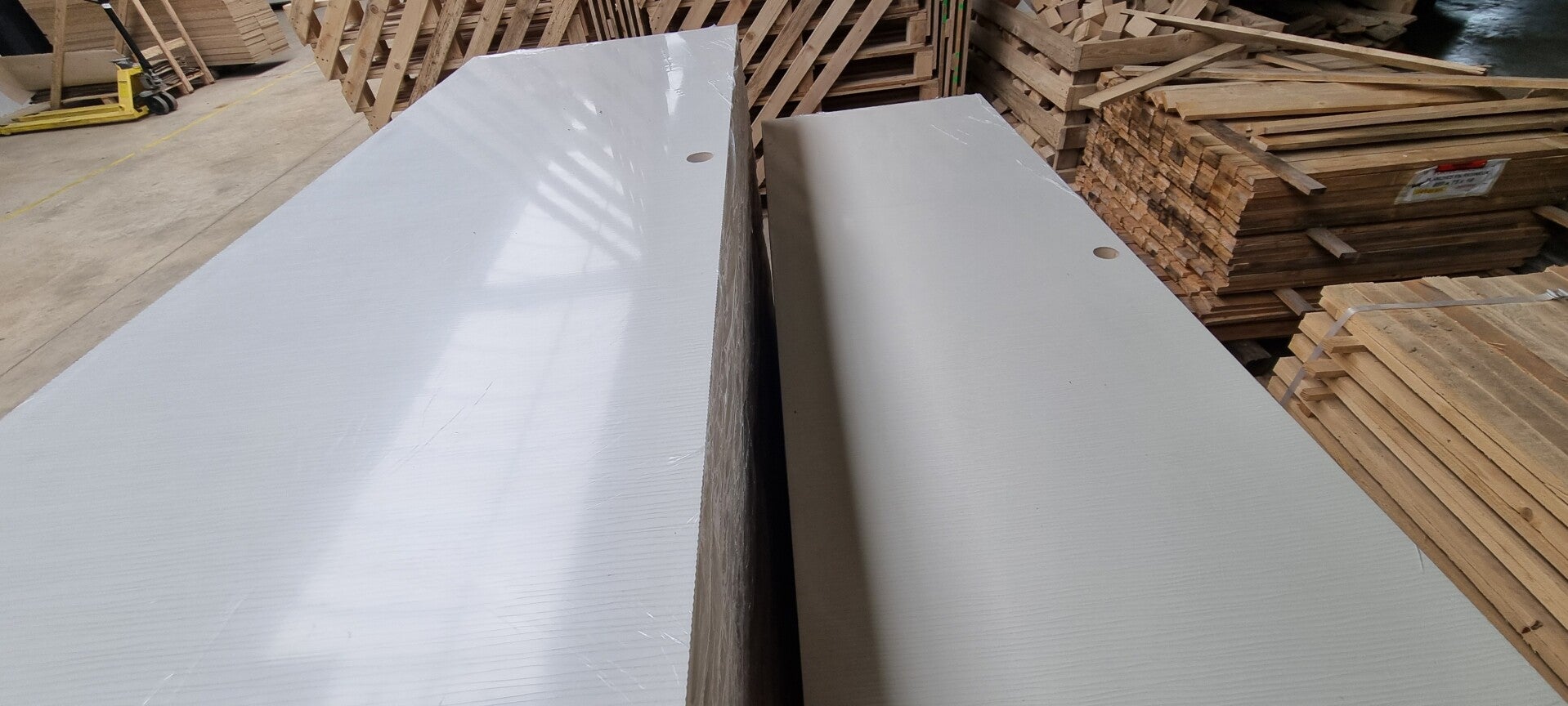Porte coulissante blanche modèle vagues