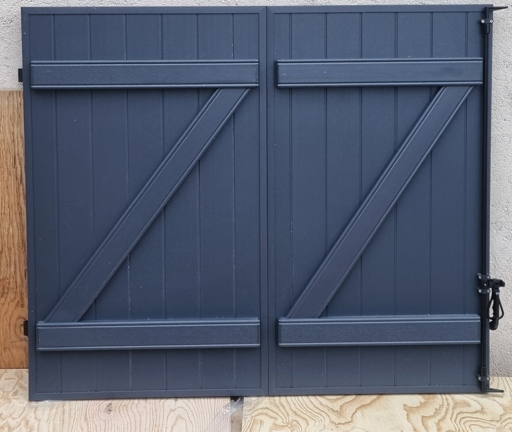 Volet battant pcv gris 2 vantaux
