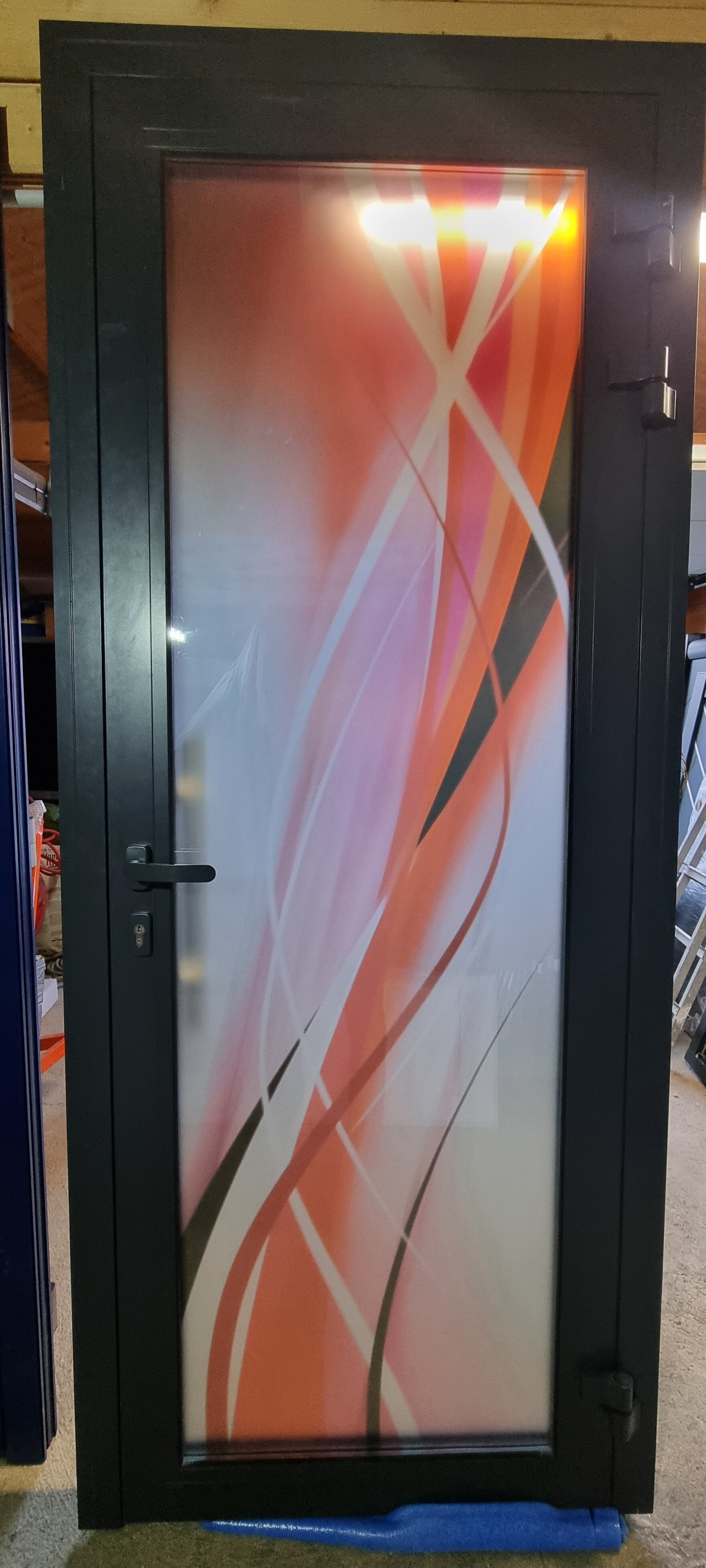 porte vitrée aluminium grise