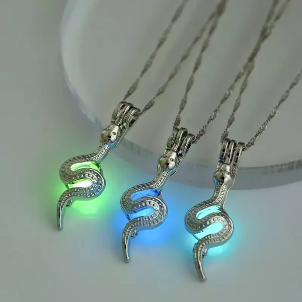 Pendentif Serpent avec perle lumineuse ( Couleurs Aléatoire ) 5€/Unité