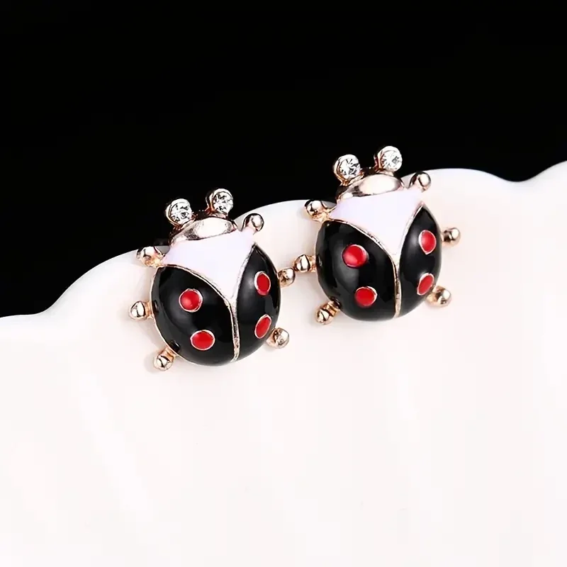 Boucles d'oreilles à tige rétro mignonnes coccinelle noir