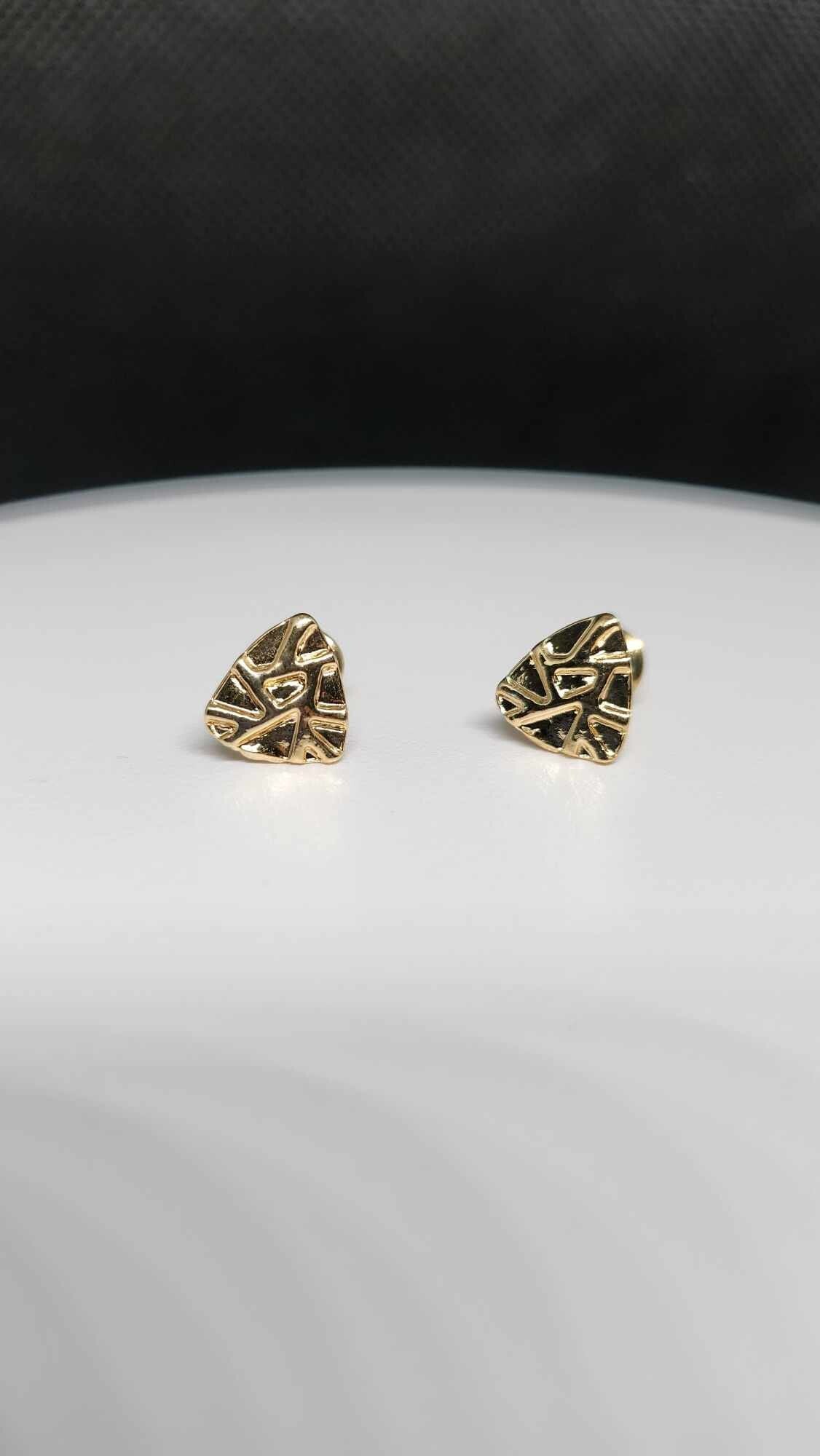 Boucles d'oreilles forme triangulaire doré