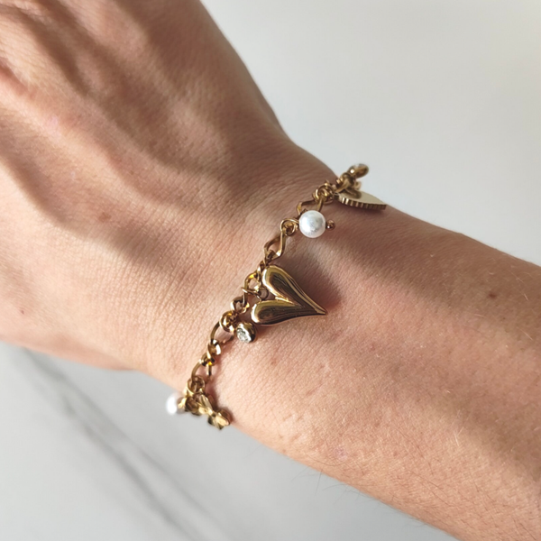 Sparkling love bracelet