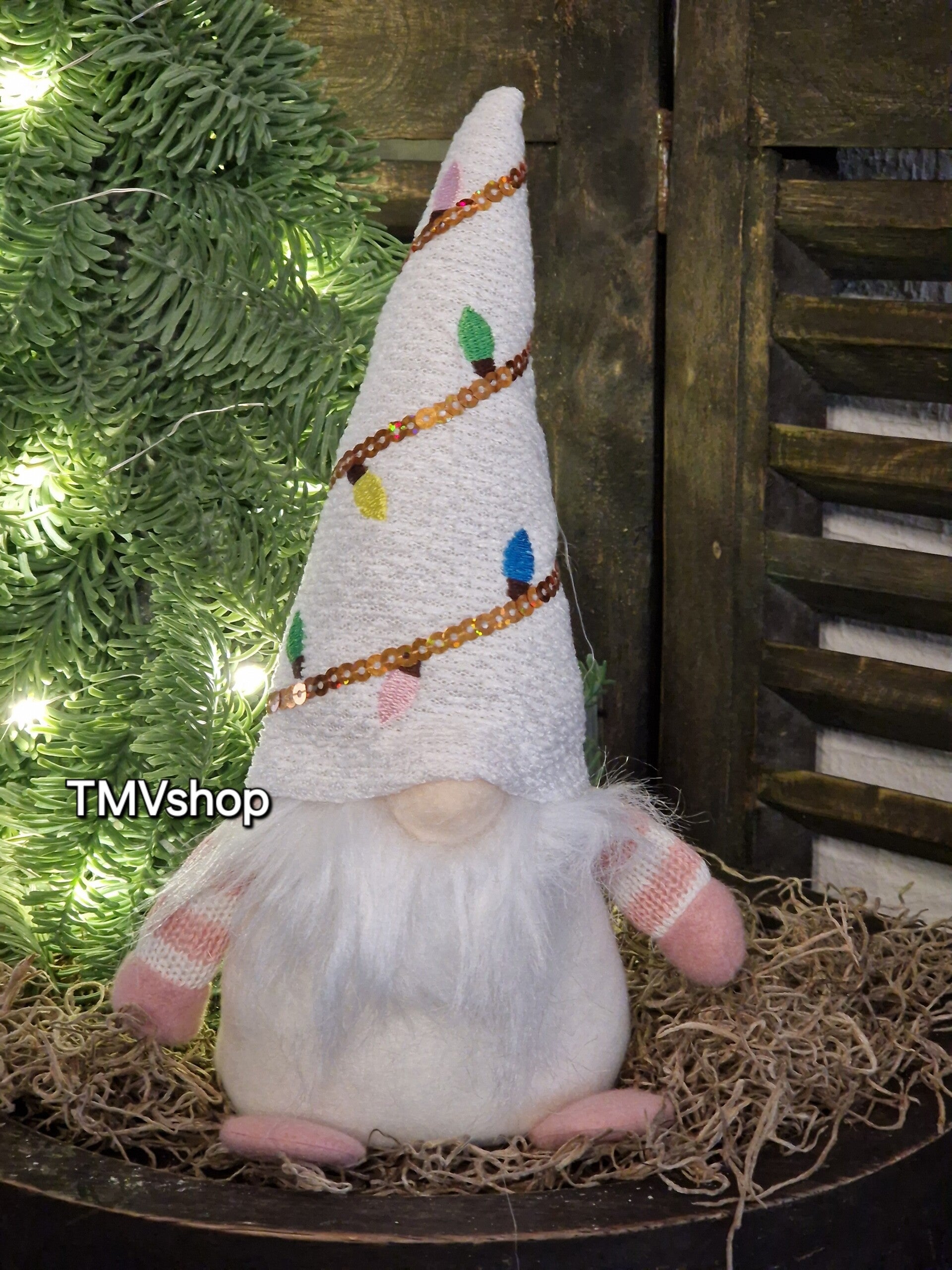 Gnoom  witte muts met versiering    25 cm