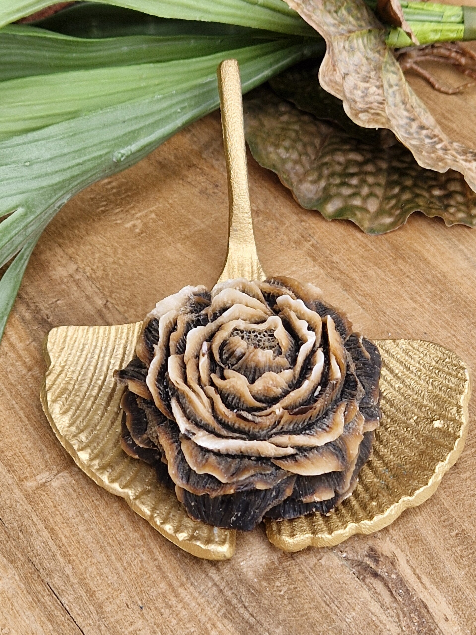 Luxe  Amber - Roosje  Black Amber   8 cm Ø
