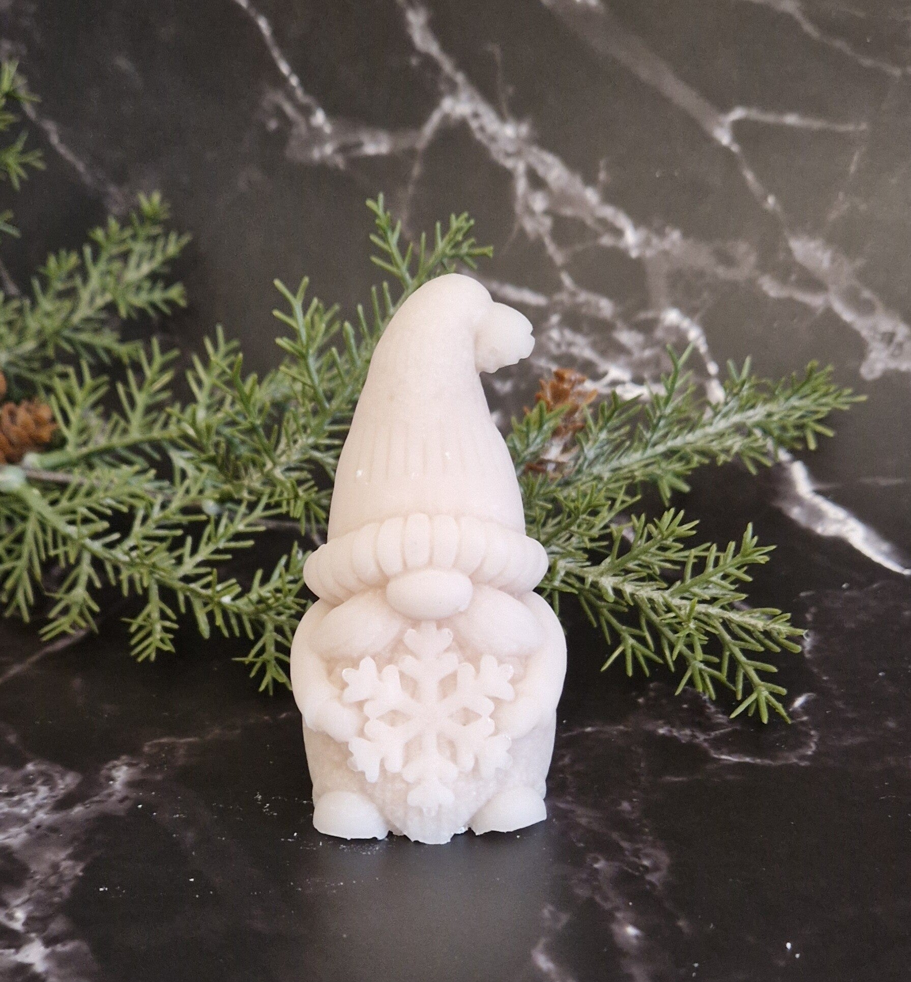 Pre -  Order Gnoom met Sneeuwvlok   4 stuks
