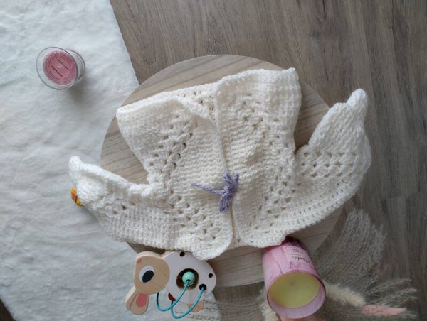 Joli gilet bébé blanc crème