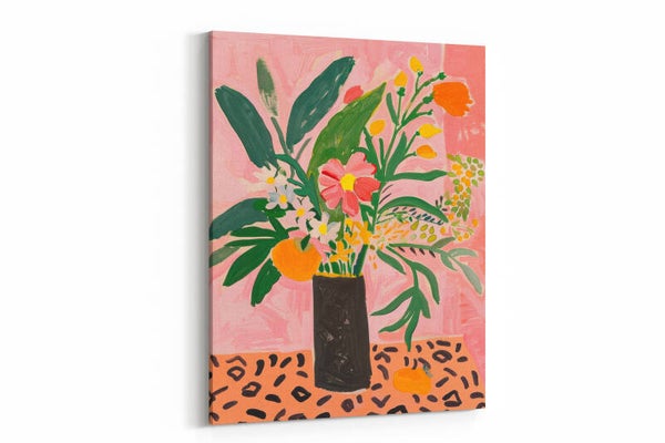 Planten in een decoratieve vaas op een oranje achtergrond