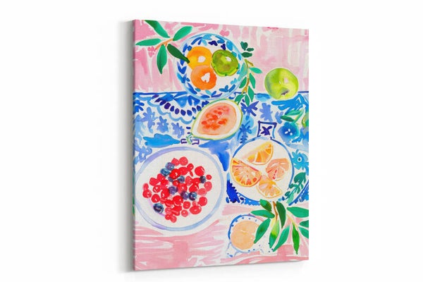 Abstract fruit en bloemen in een kleurrijk patroon