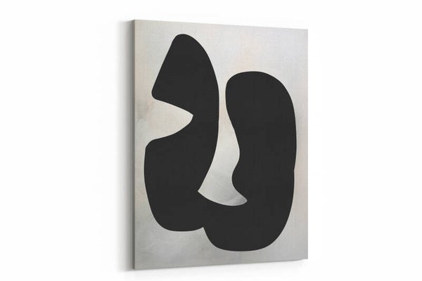 Een abstracte, vloeiende zwarte vorm met dynamische beweging