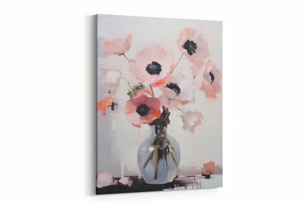 Zachte pastelbloemen in een glazen vaas