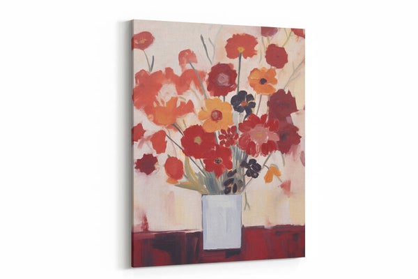 Dieprode en oranje bloemen in een vaas