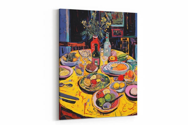 Rijk gedekte tafel vol eten en drank