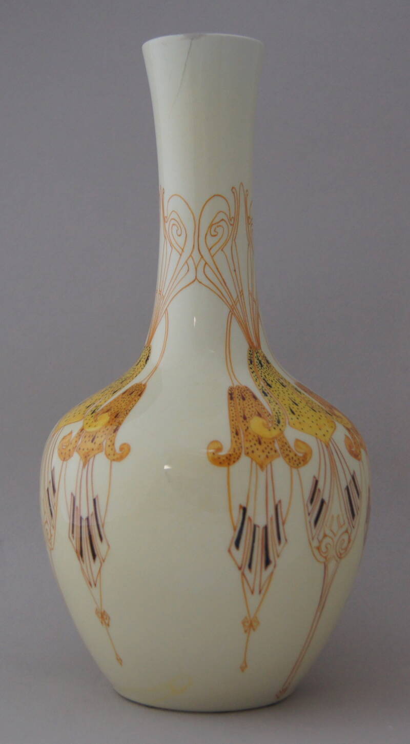 Het aardewerk vaasje voor de restauratie.