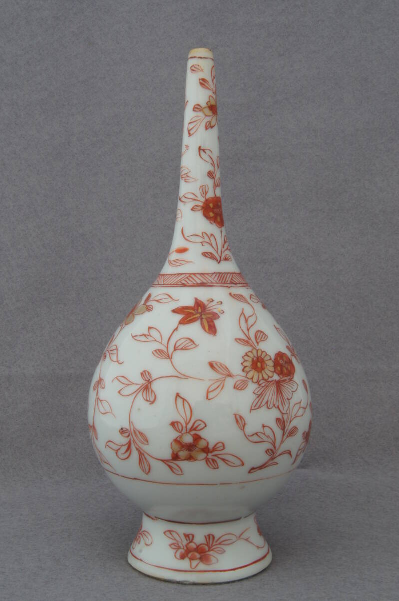 Het uiteindelijk gerestaureerde vaasje van porselein.