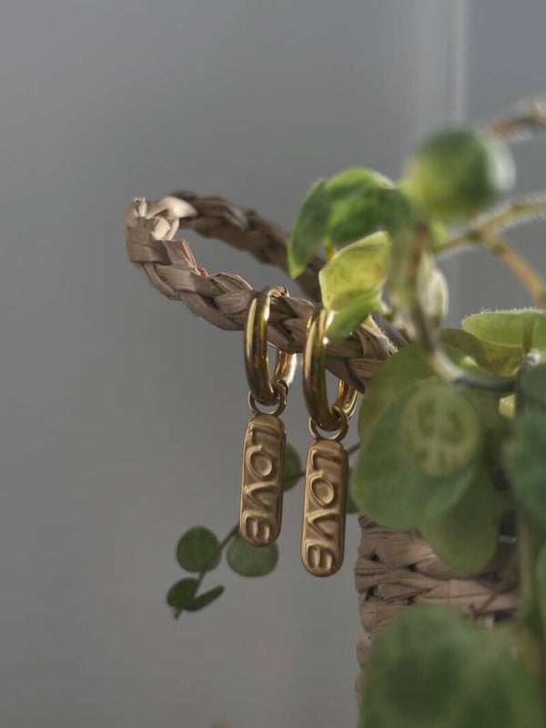 Oorbellen love goud