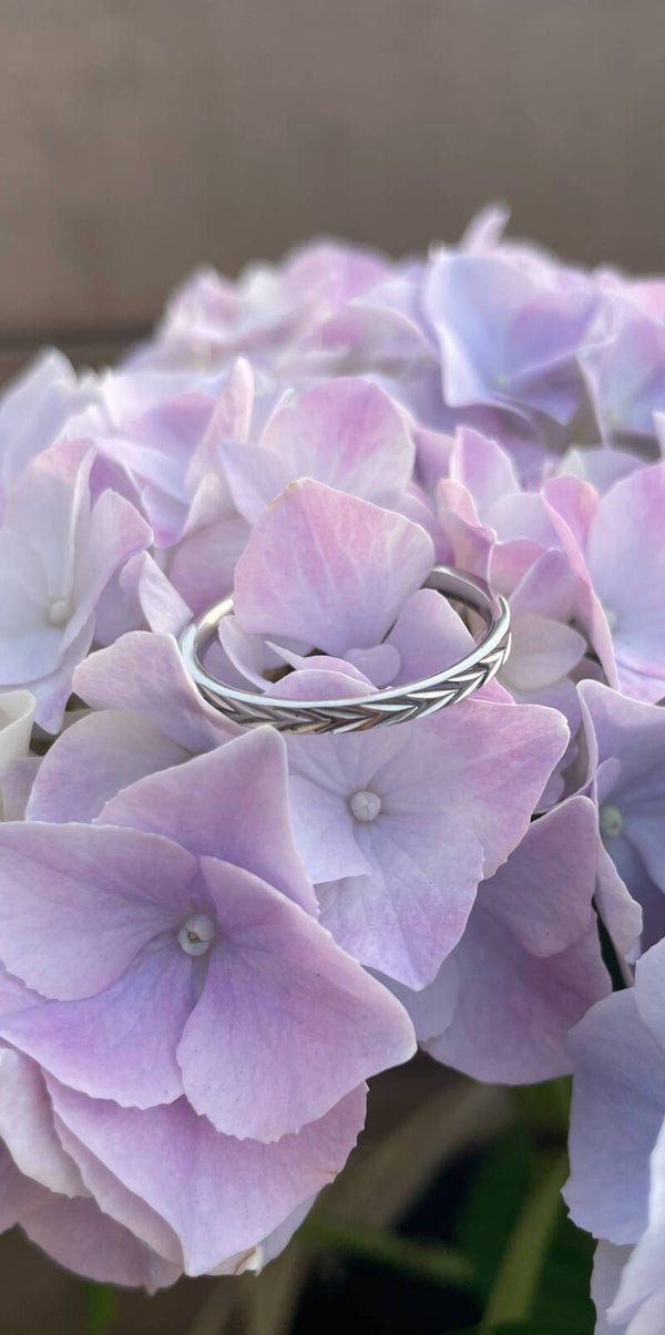 Minimalistische ring met vissengraat zilver