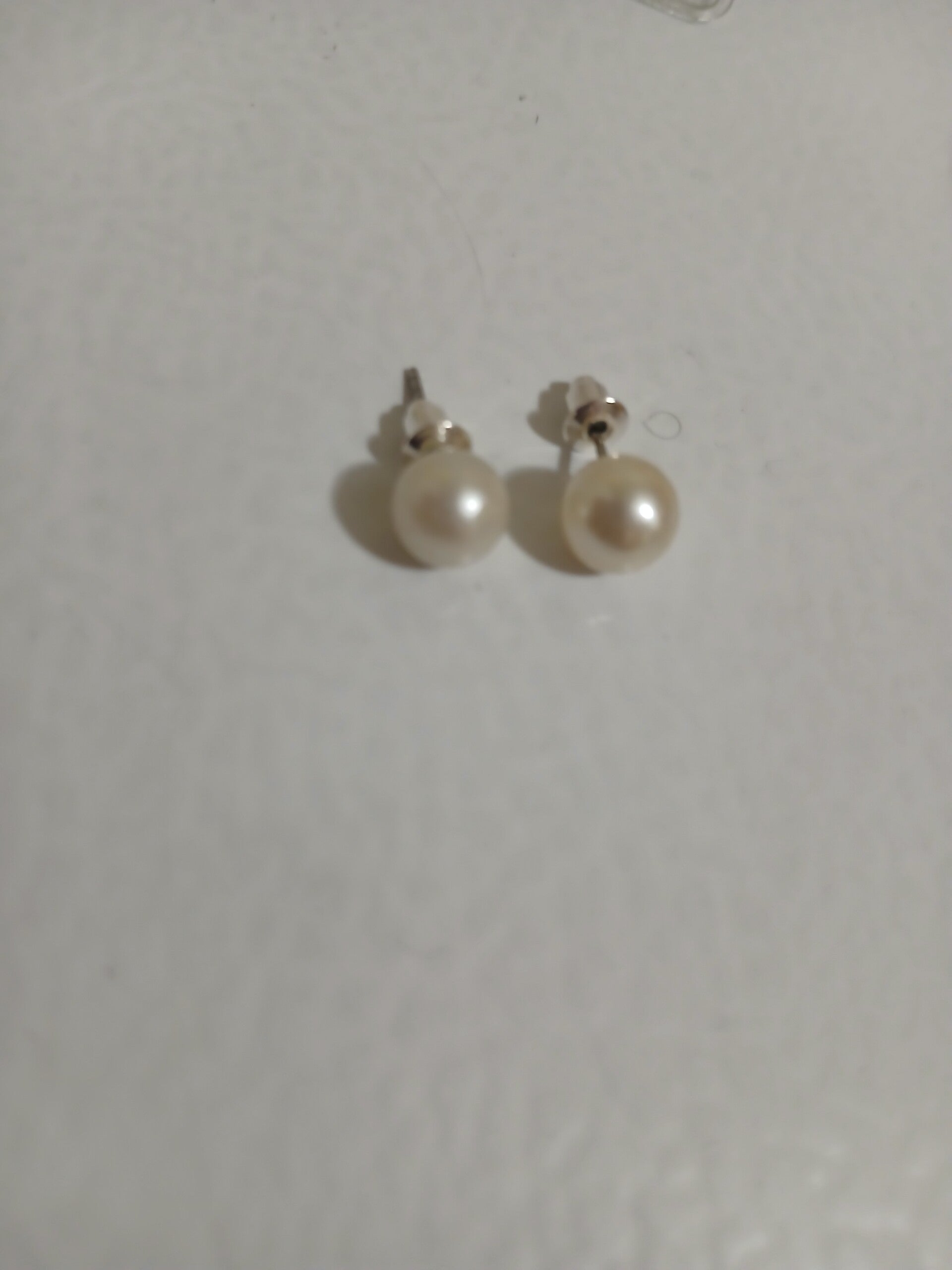 Stud White Pearl