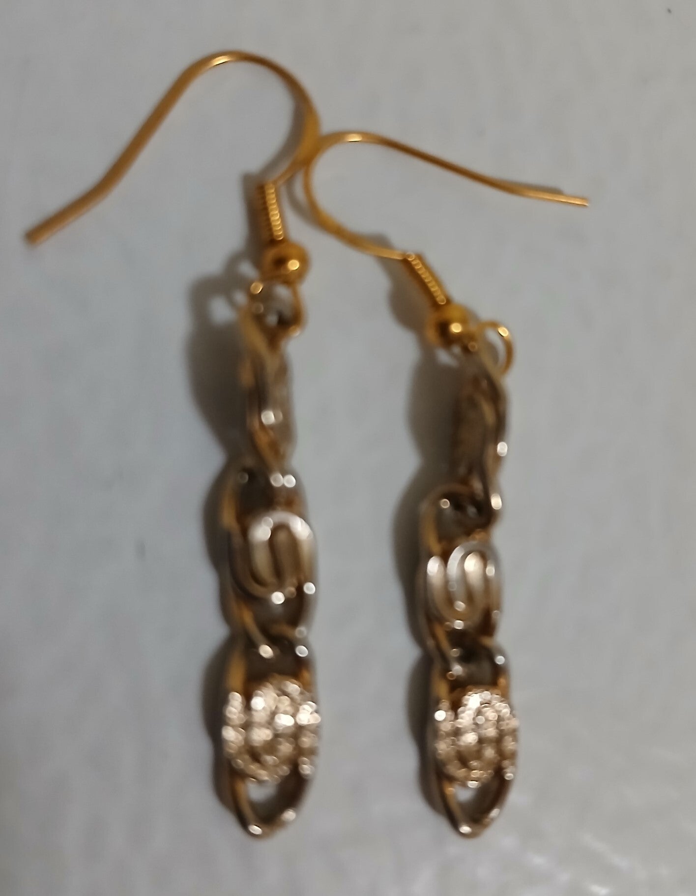 Dangle: 3 link gold chain