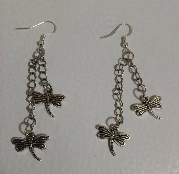 Dangle Chain Dragonfly Slightly curved tail