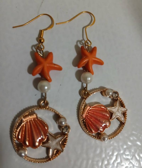 Dangle Orange starfish with turtle