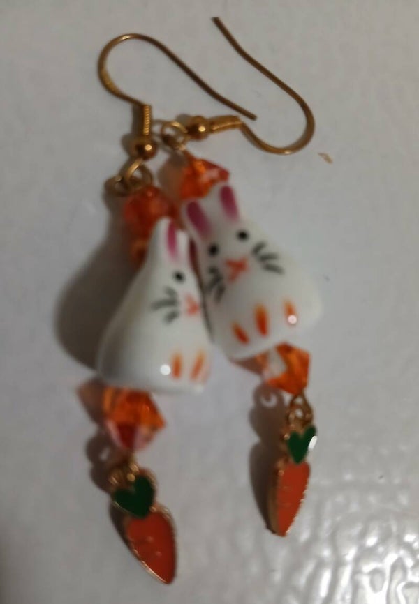 Dangle Rabbit with Carrot