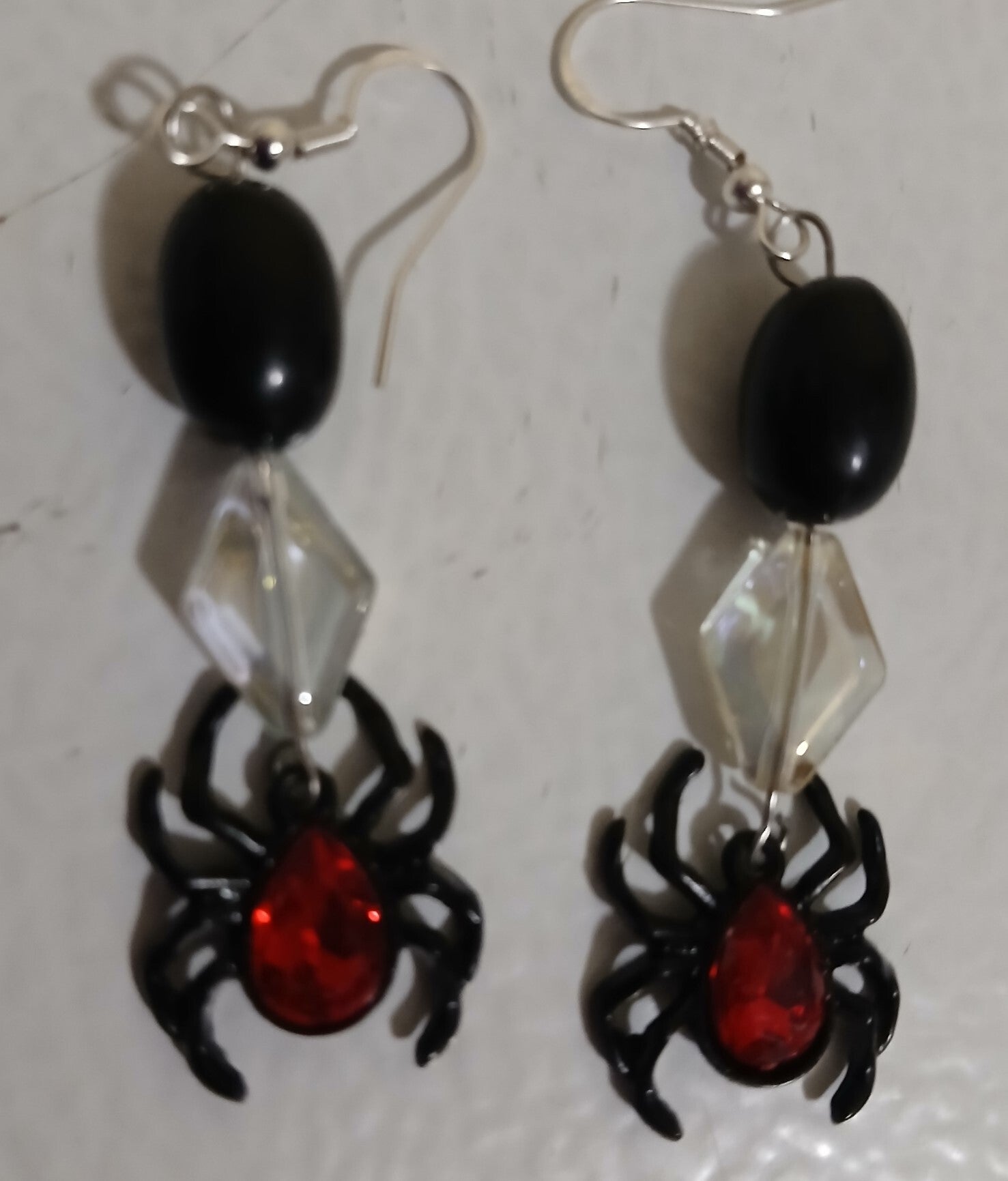 Dangle Red spider climbing to Egg