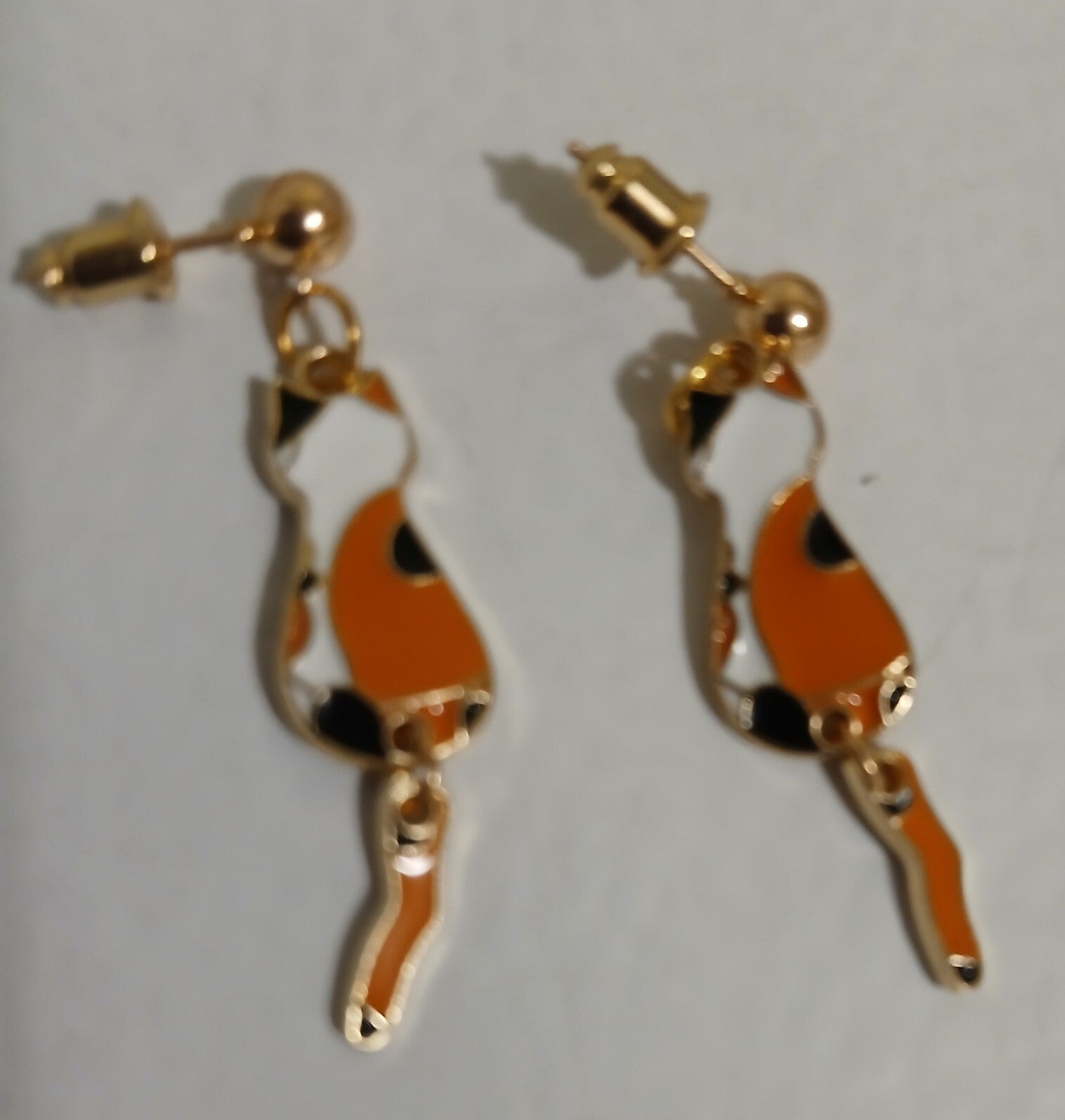 Post with Cat with moving tail Orange