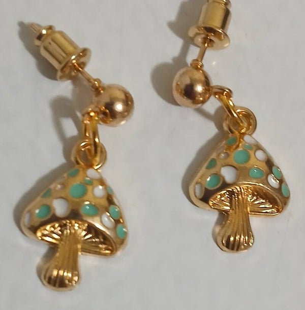 Posts with Mushroom Green