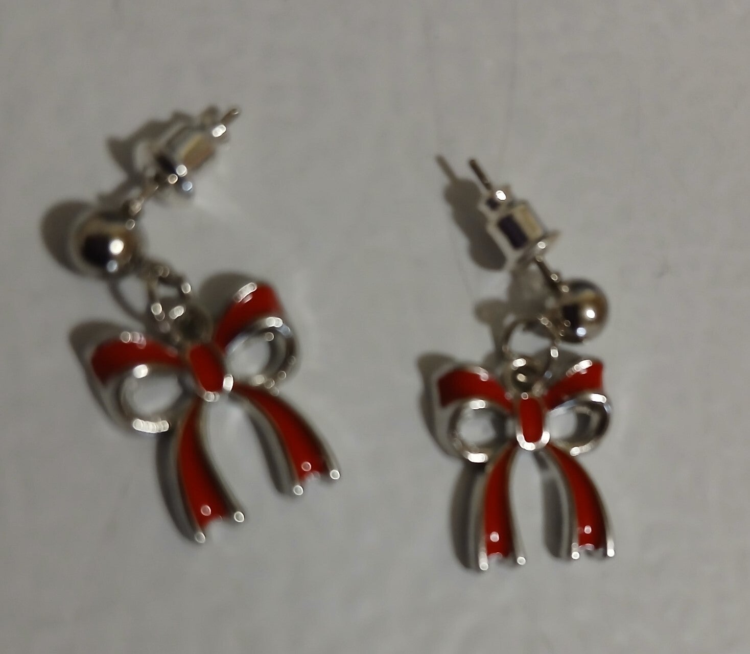 Post with Bow Red Silver