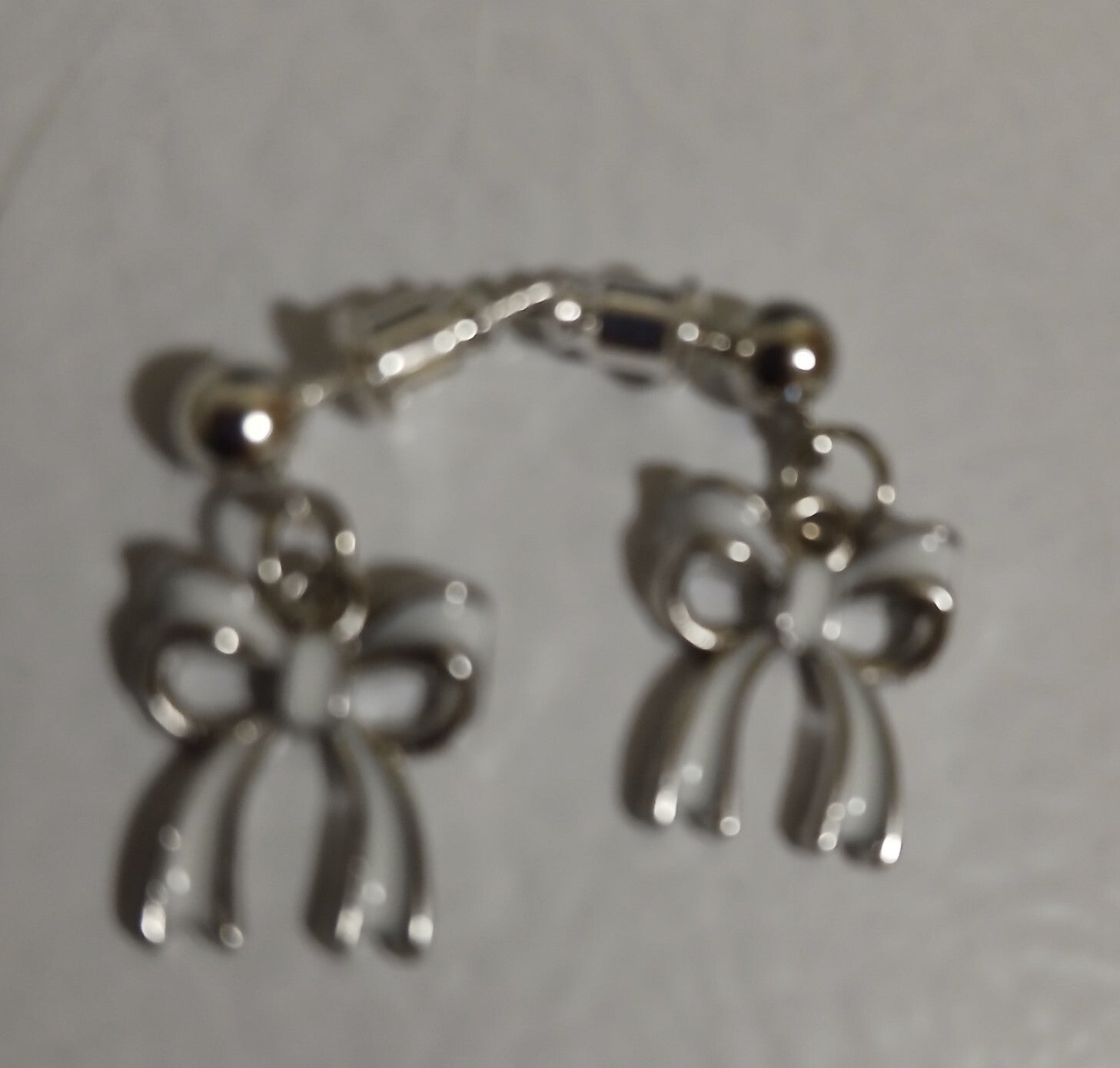 Post with Bow White Silver