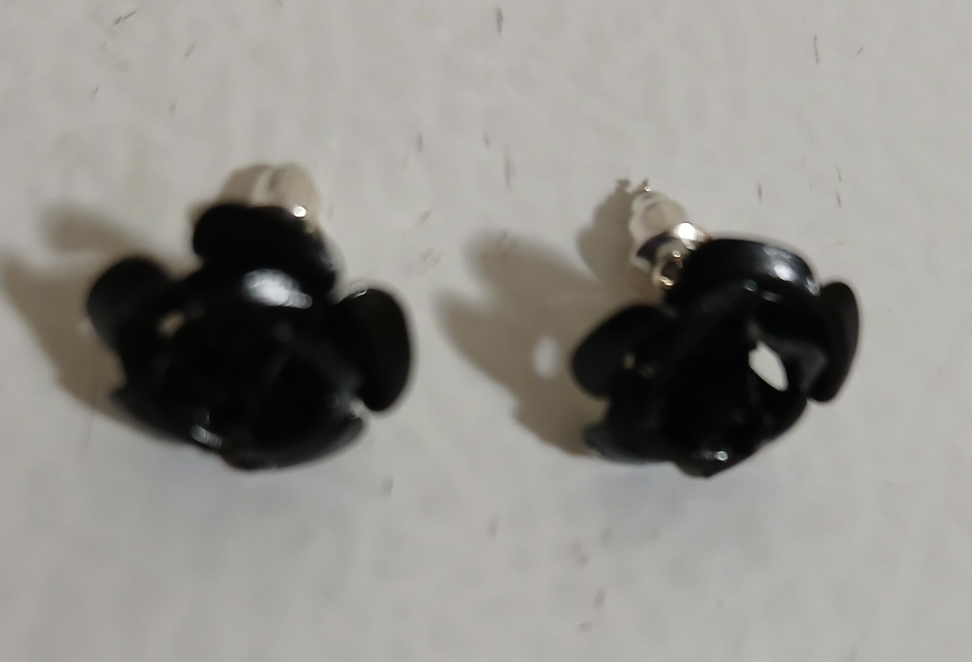 Posts Foil Black Flowers