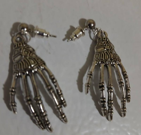 Posts wtih (Goth) Hands