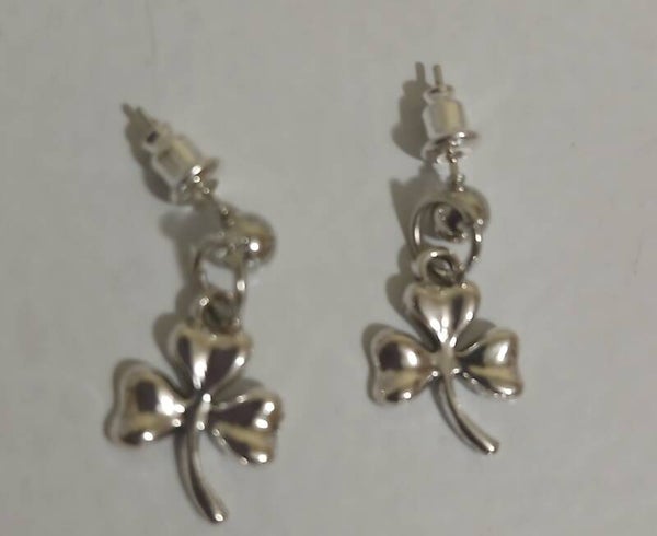 Posts with 3 leaf clover