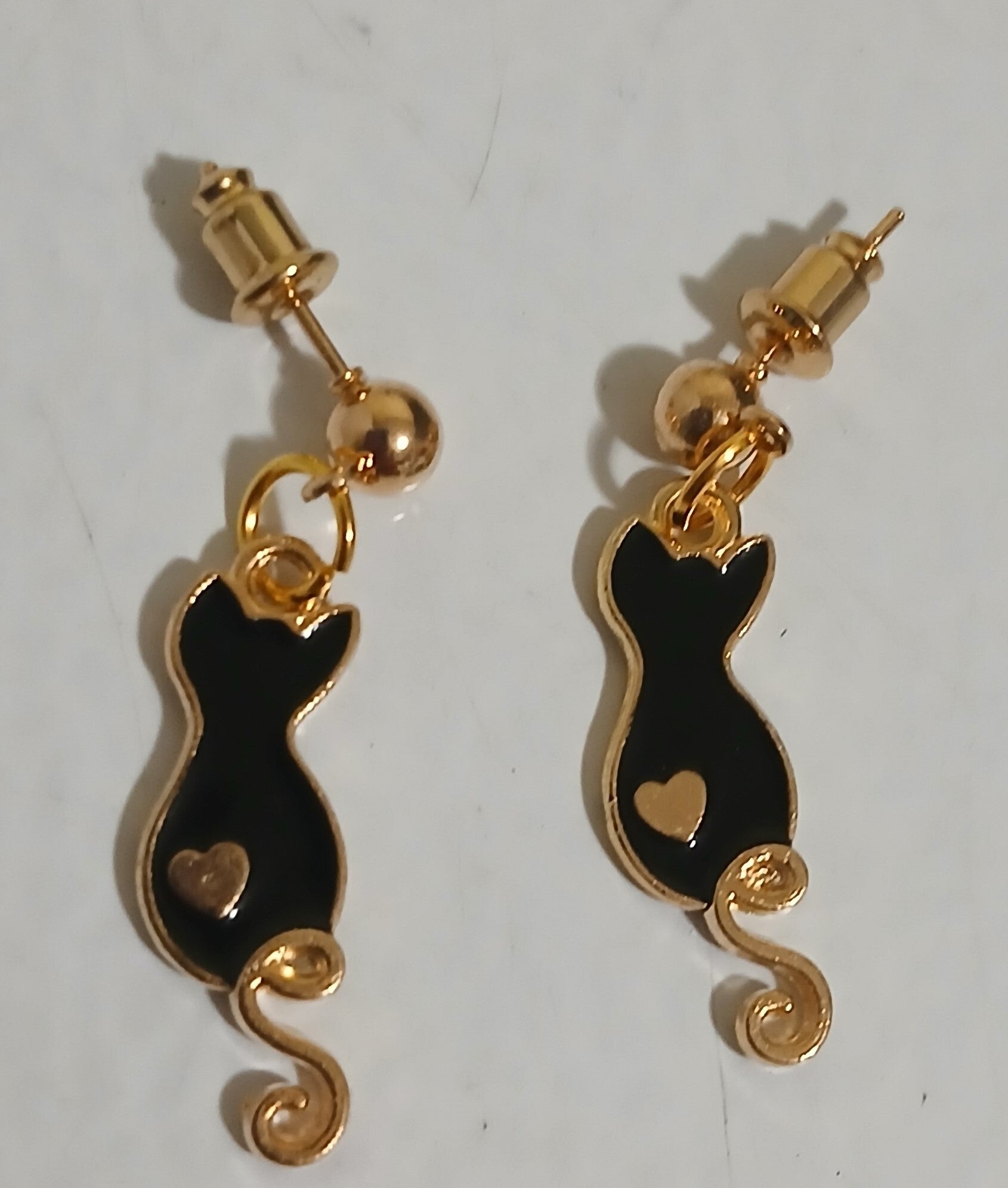 Posts with kitty black and gold heart on butt