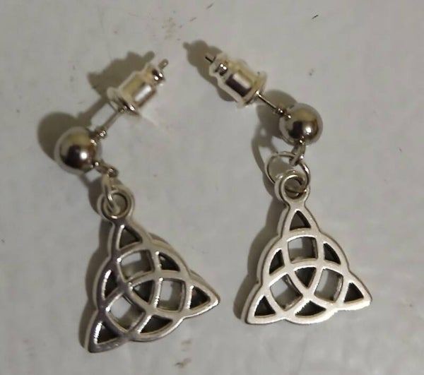Posts with Celtic knot