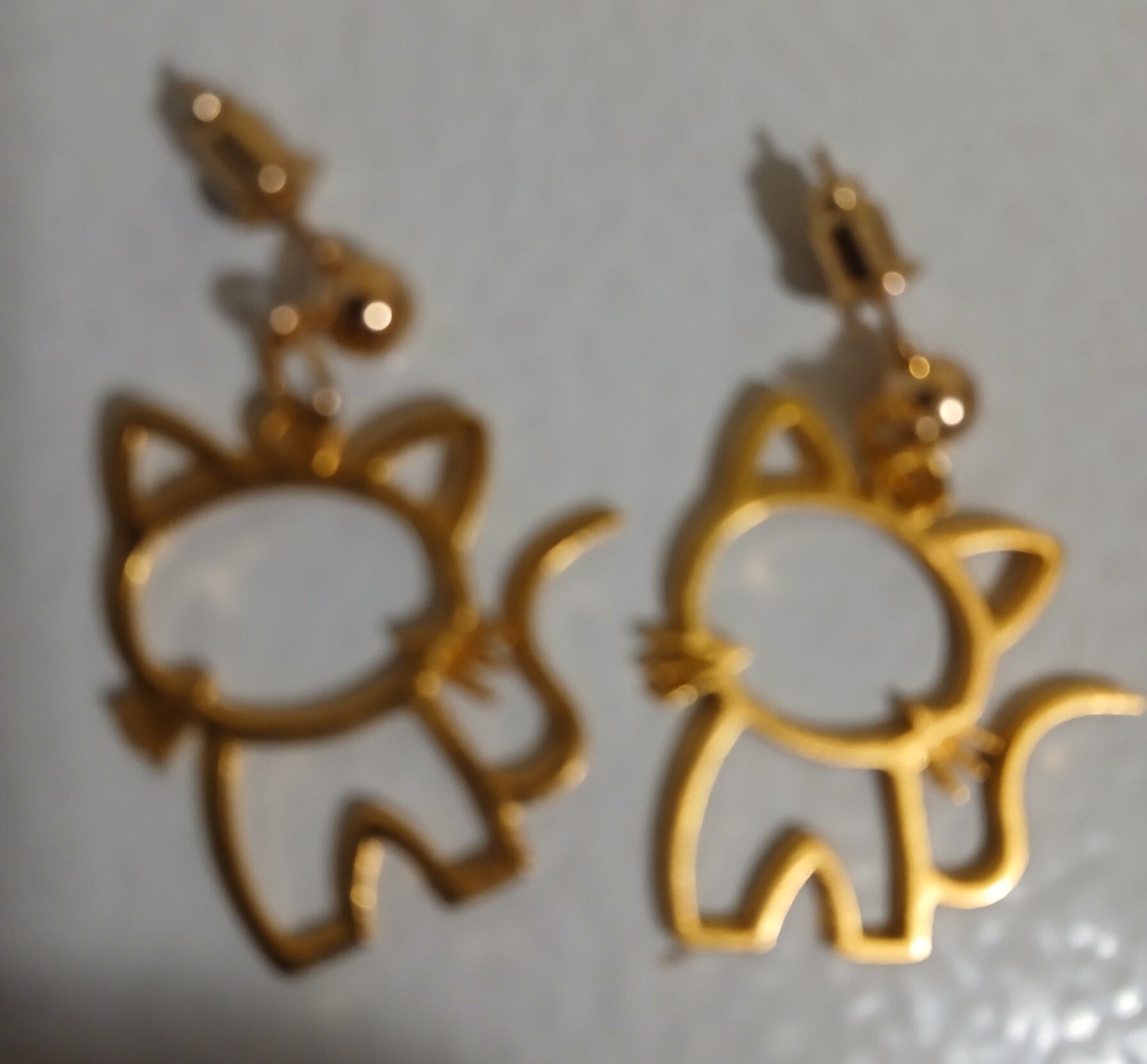 Posts with Hallow Kitty Gold